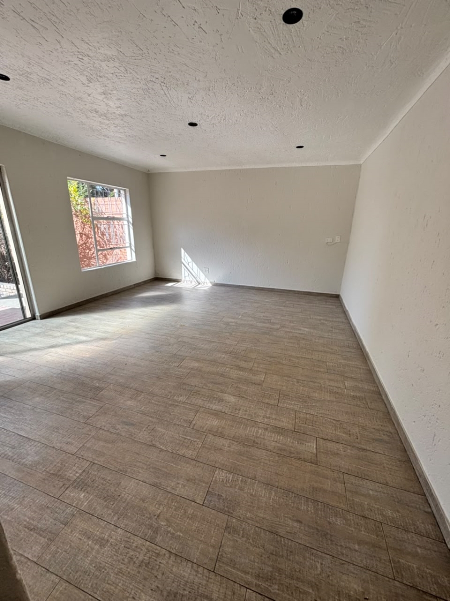3 Bedroom Property for Sale in Buccleuch Gauteng