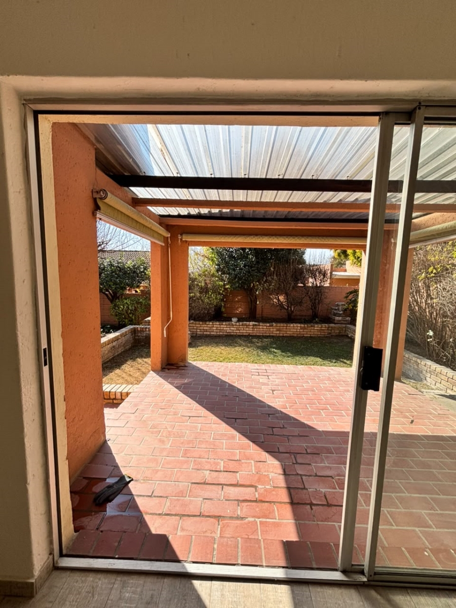 3 Bedroom Property for Sale in Buccleuch Gauteng