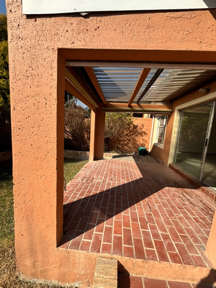 3 Bedroom Property for Sale in Buccleuch Gauteng