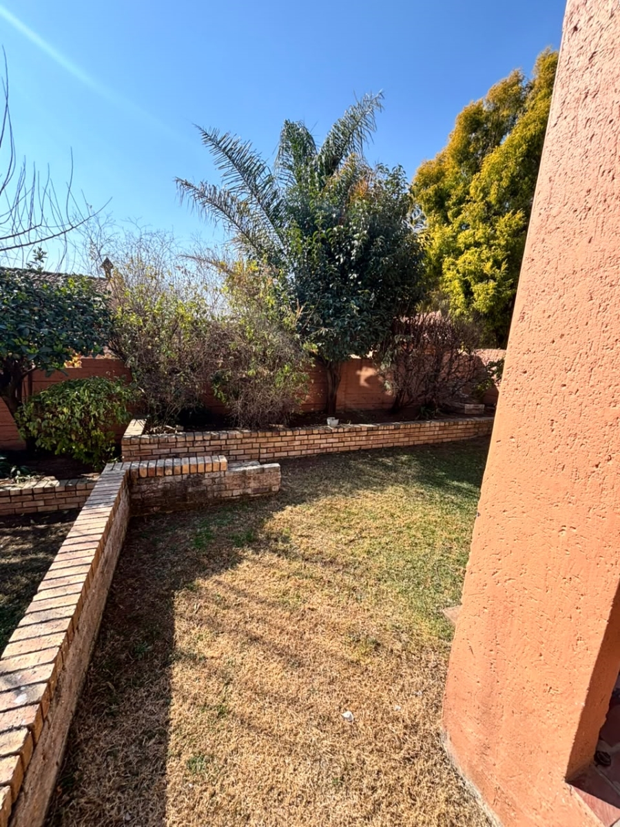 3 Bedroom Property for Sale in Buccleuch Gauteng