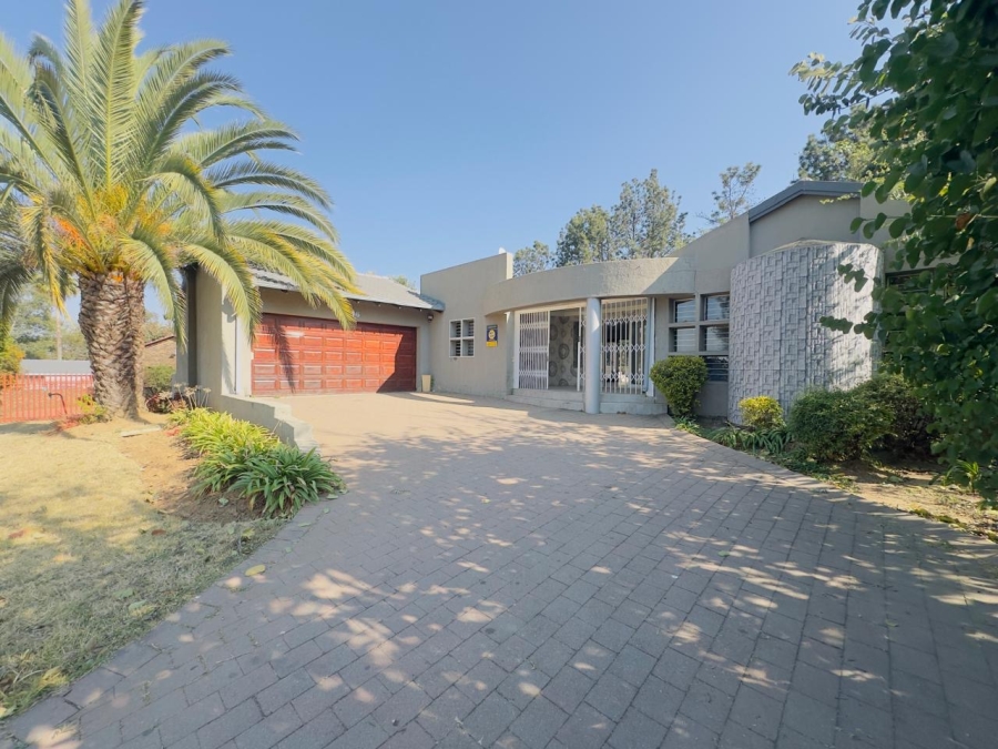 To Let 4 Bedroom Property for Rent in Vorna Valley Gauteng