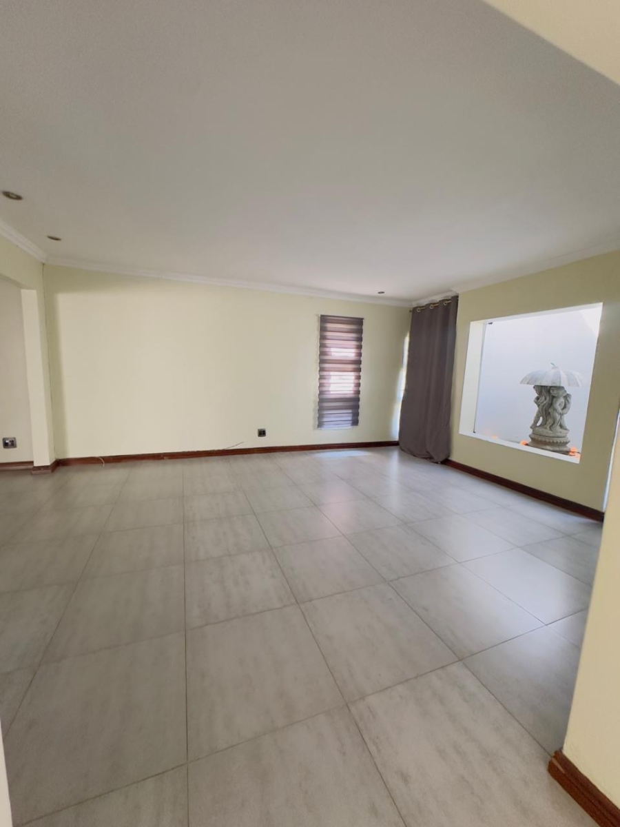 To Let 4 Bedroom Property for Rent in Vorna Valley Gauteng