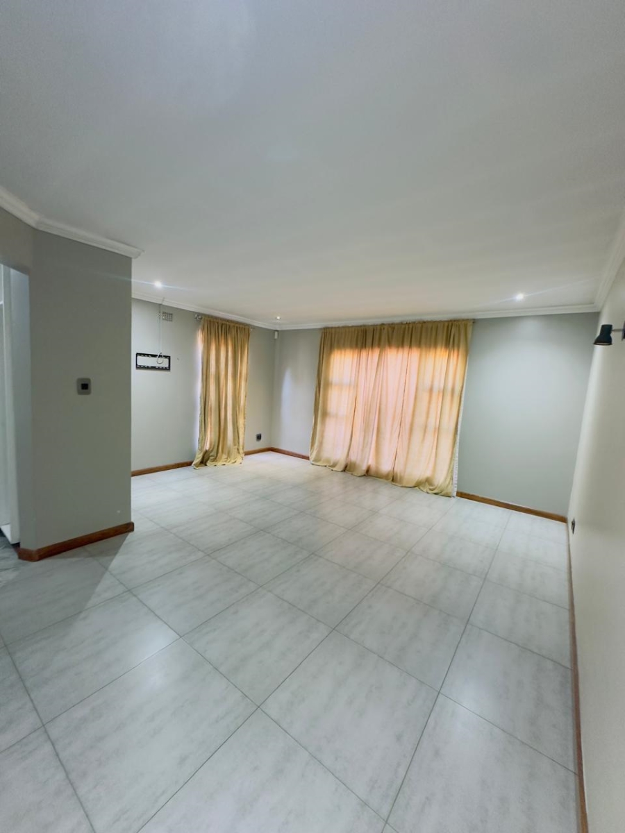 To Let 4 Bedroom Property for Rent in Vorna Valley Gauteng