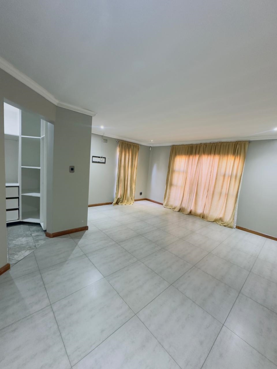 To Let 4 Bedroom Property for Rent in Vorna Valley Gauteng