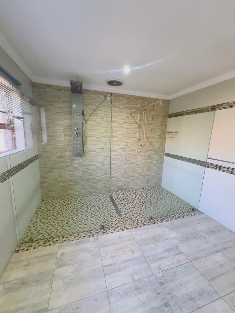 To Let 4 Bedroom Property for Rent in Vorna Valley Gauteng
