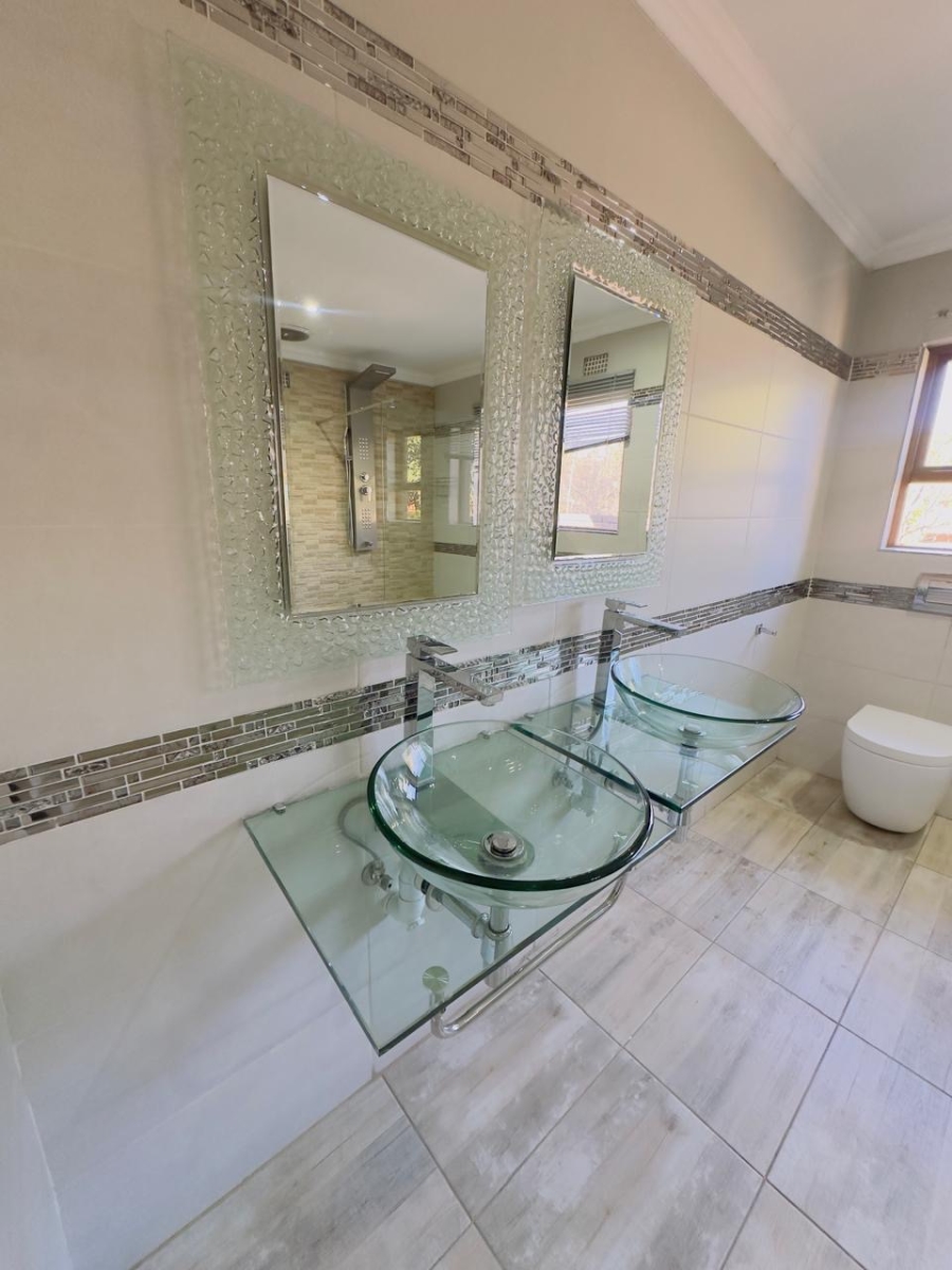 To Let 4 Bedroom Property for Rent in Vorna Valley Gauteng
