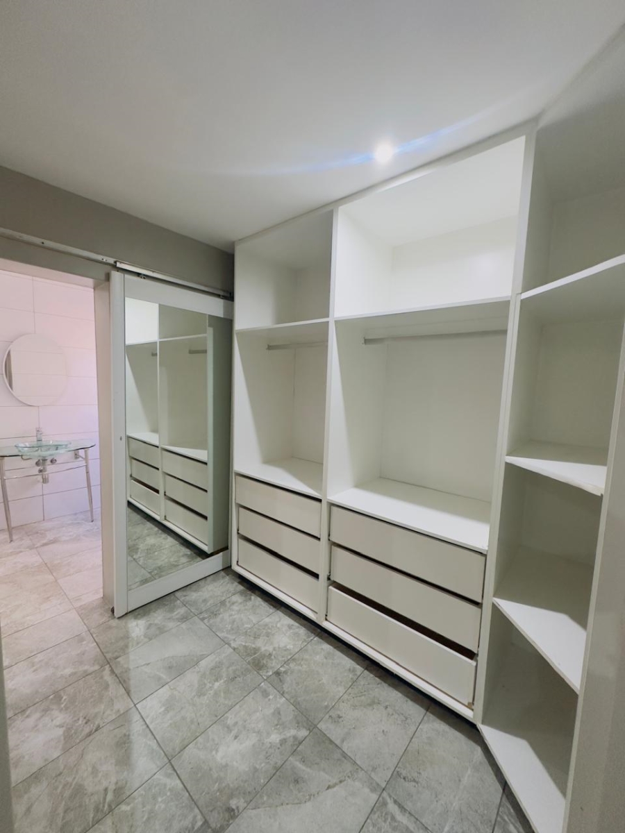 To Let 4 Bedroom Property for Rent in Vorna Valley Gauteng