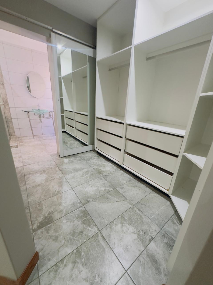 To Let 4 Bedroom Property for Rent in Vorna Valley Gauteng