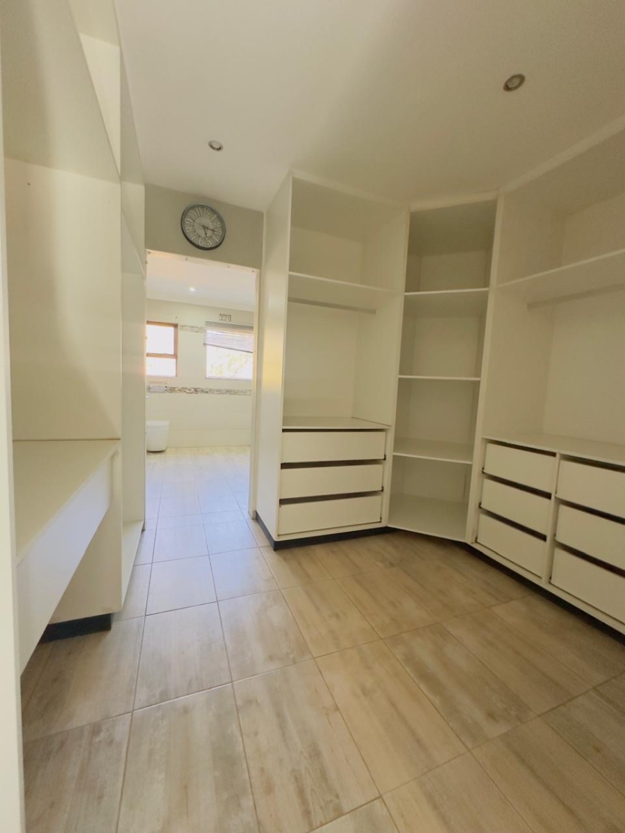 To Let 4 Bedroom Property for Rent in Vorna Valley Gauteng