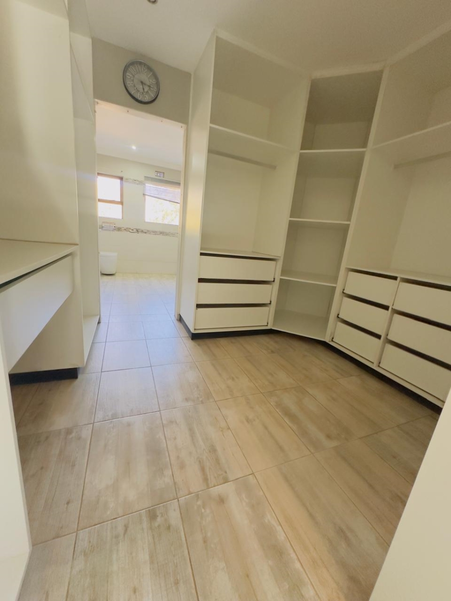 To Let 4 Bedroom Property for Rent in Vorna Valley Gauteng