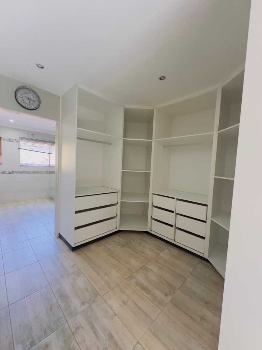 To Let 4 Bedroom Property for Rent in Vorna Valley Gauteng