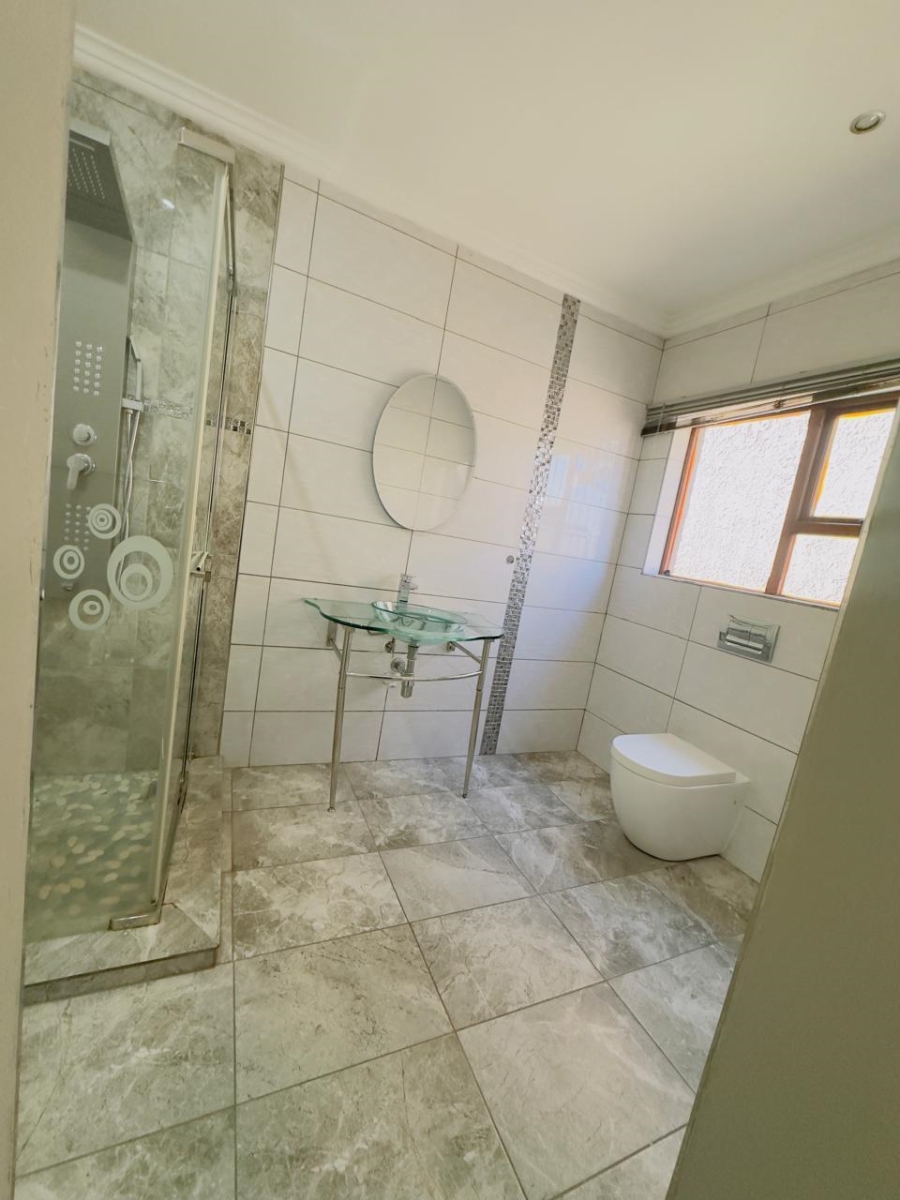 To Let 4 Bedroom Property for Rent in Vorna Valley Gauteng