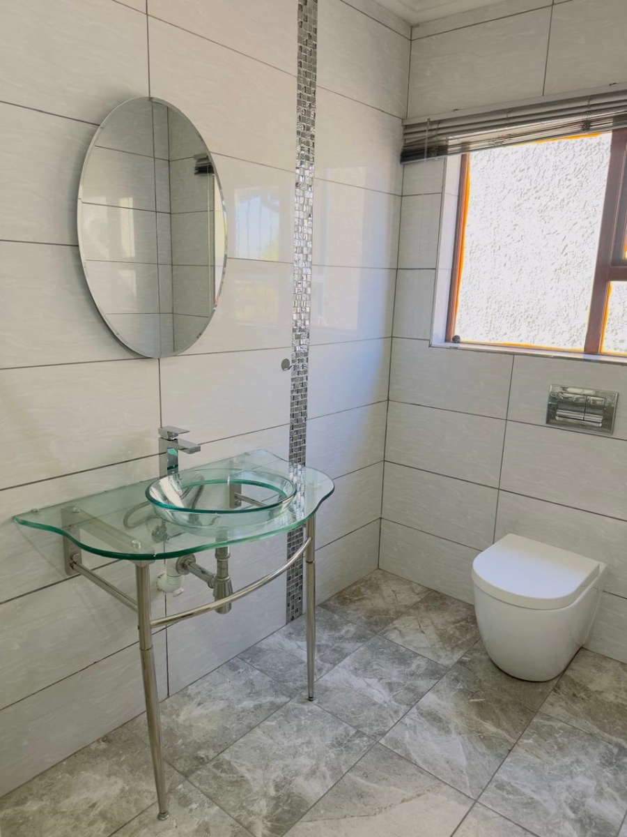 To Let 4 Bedroom Property for Rent in Vorna Valley Gauteng
