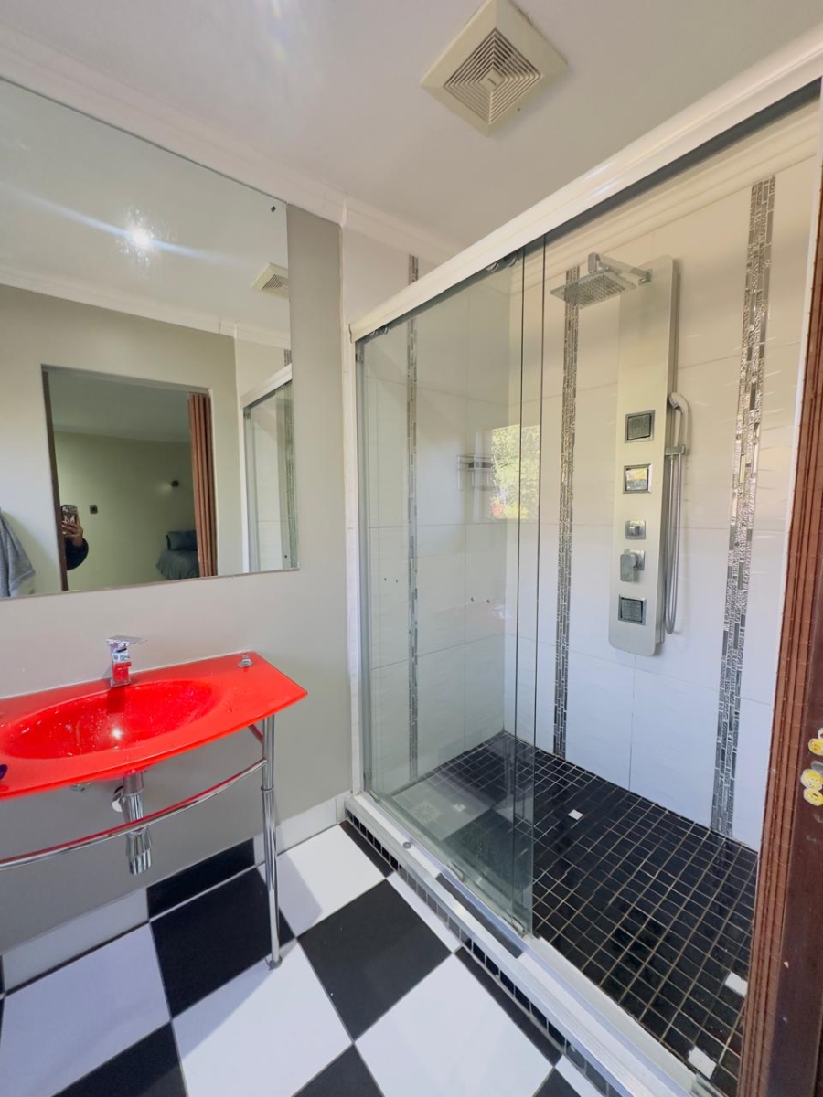 To Let 4 Bedroom Property for Rent in Vorna Valley Gauteng