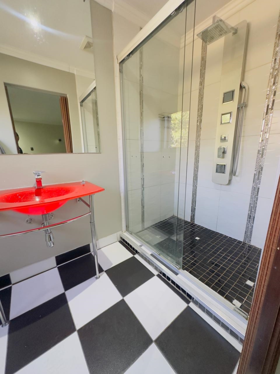 To Let 4 Bedroom Property for Rent in Vorna Valley Gauteng