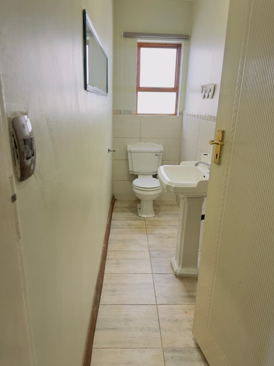 To Let 4 Bedroom Property for Rent in Vorna Valley Gauteng