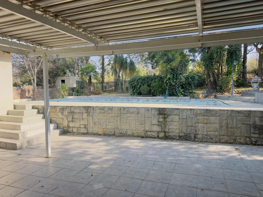 To Let 4 Bedroom Property for Rent in Vorna Valley Gauteng
