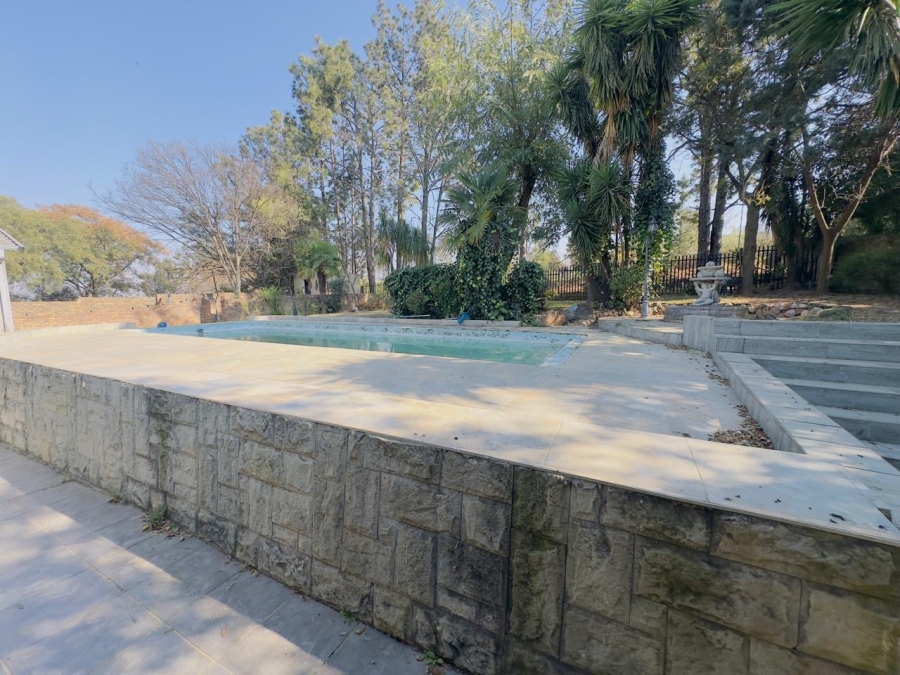 To Let 4 Bedroom Property for Rent in Vorna Valley Gauteng