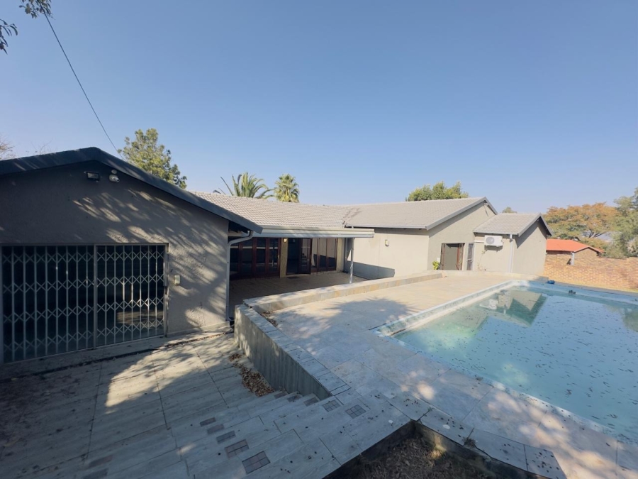 To Let 4 Bedroom Property for Rent in Vorna Valley Gauteng