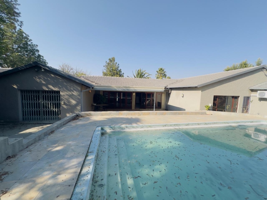 To Let 4 Bedroom Property for Rent in Vorna Valley Gauteng