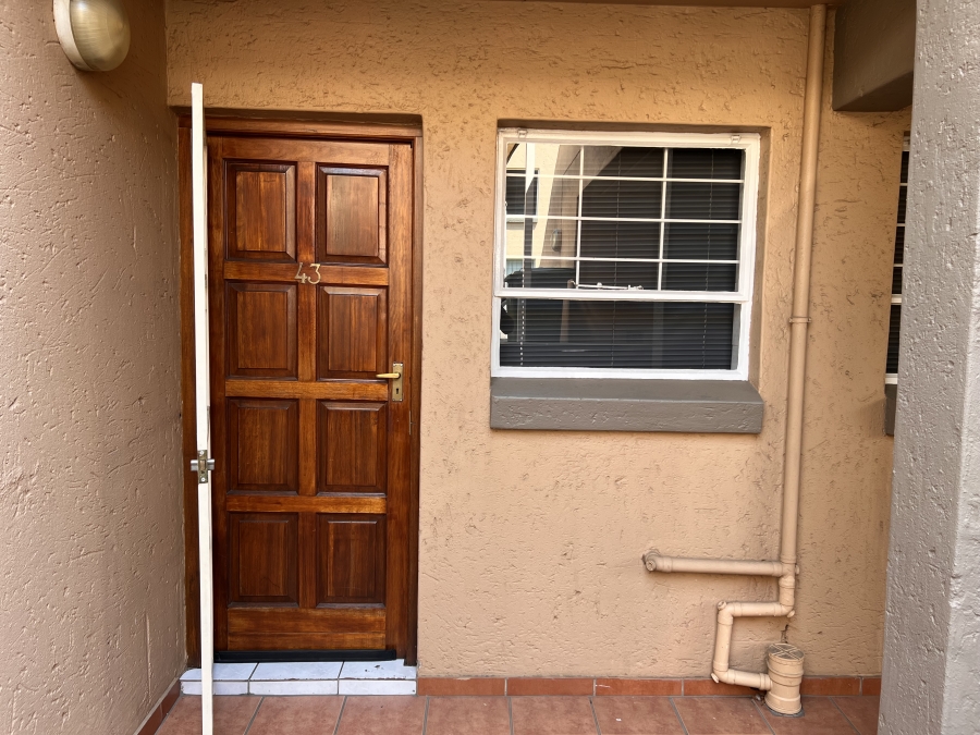 To Let 2 Bedroom Property for Rent in Randhart Gauteng