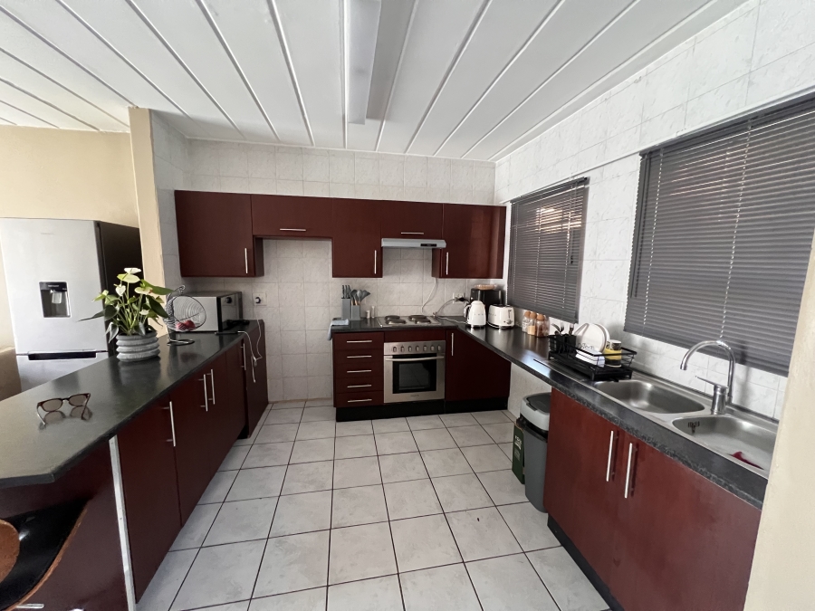 To Let 2 Bedroom Property for Rent in Randhart Gauteng