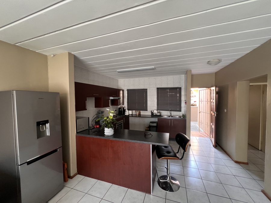 To Let 2 Bedroom Property for Rent in Randhart Gauteng