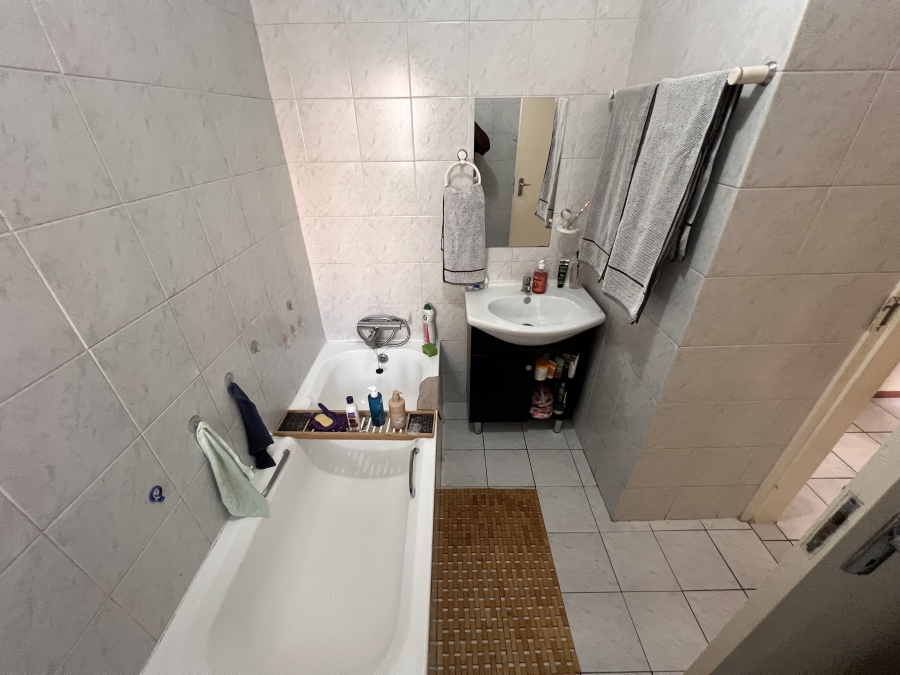 To Let 2 Bedroom Property for Rent in Randhart Gauteng