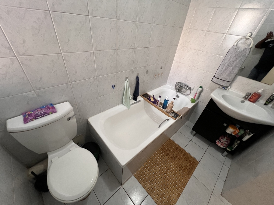 To Let 2 Bedroom Property for Rent in Randhart Gauteng