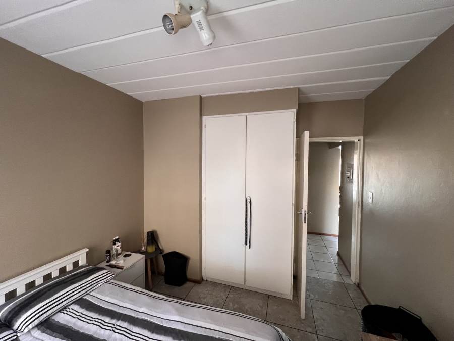 To Let 2 Bedroom Property for Rent in Randhart Gauteng