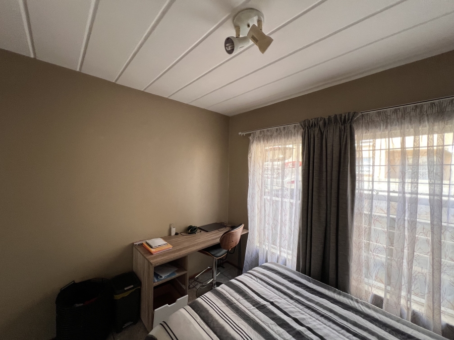 To Let 2 Bedroom Property for Rent in Randhart Gauteng