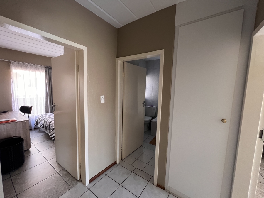 To Let 2 Bedroom Property for Rent in Randhart Gauteng