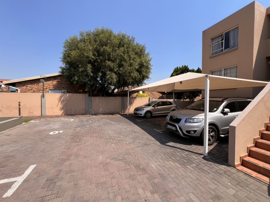 To Let 2 Bedroom Property for Rent in Randhart Gauteng