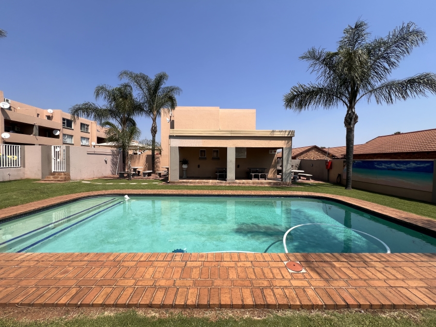 To Let 2 Bedroom Property for Rent in Randhart Gauteng