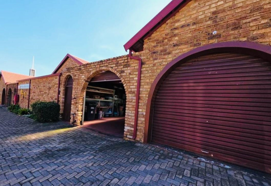 3 Bedroom Property for Sale in Monument Gauteng
