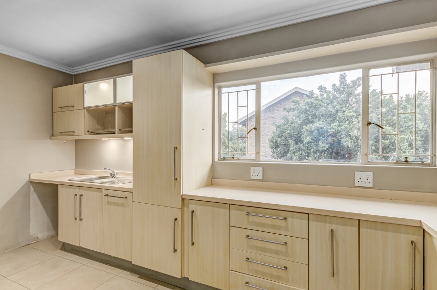 To Let 4 Bedroom Property for Rent in Olivedale Gauteng