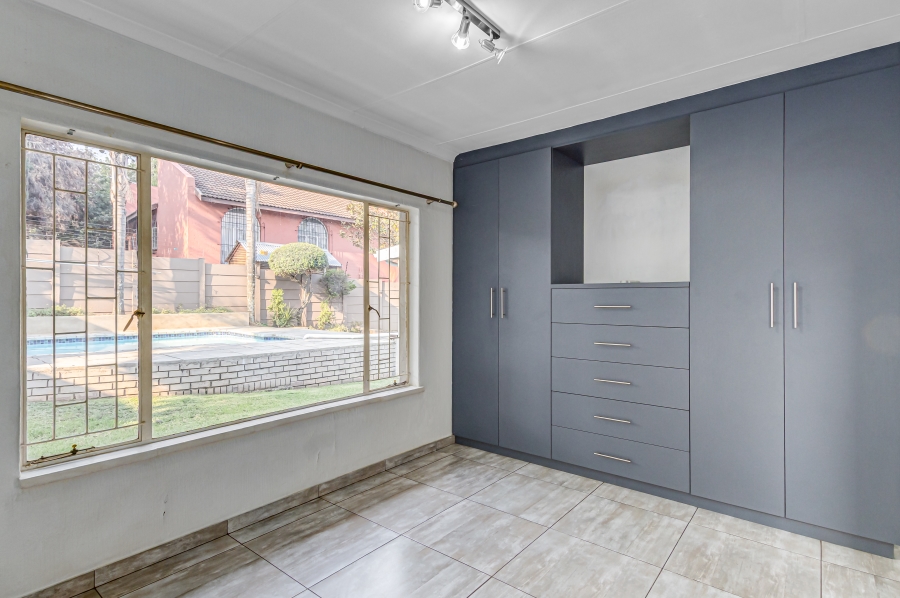 To Let 4 Bedroom Property for Rent in Olivedale Gauteng