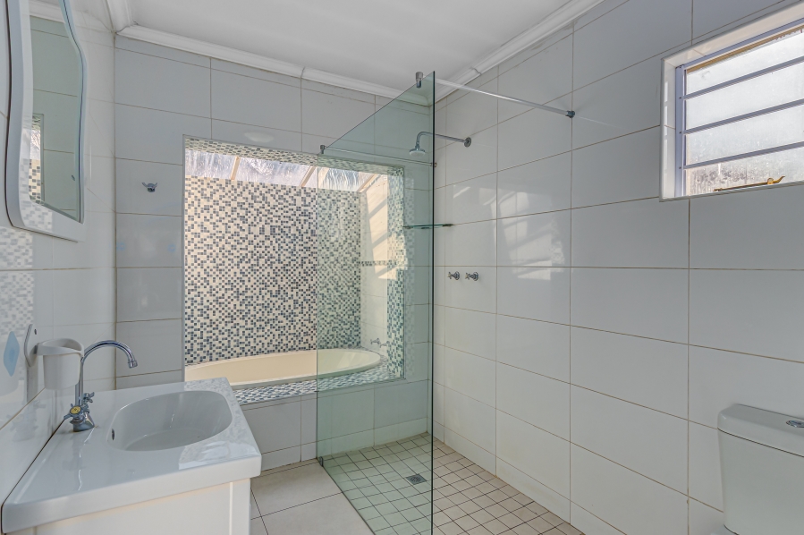 To Let 4 Bedroom Property for Rent in Olivedale Gauteng
