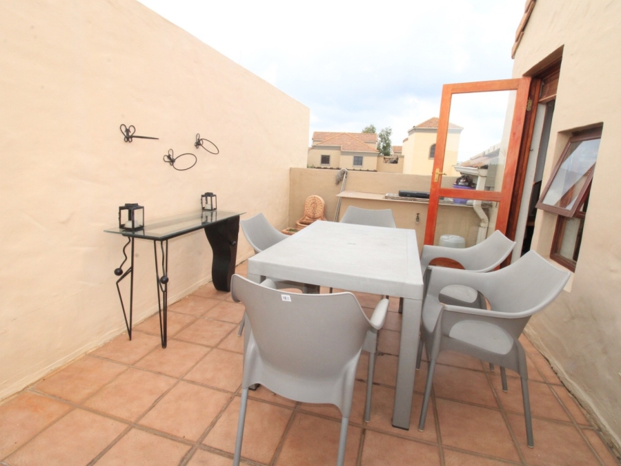 1 Bedroom Property for Sale in Lonehill Gauteng