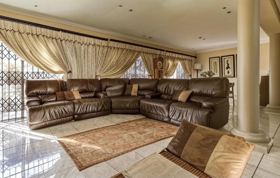To Let 4 Bedroom Property for Rent in Glen Marais Gauteng