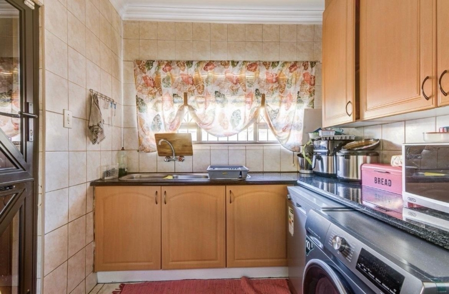 To Let 4 Bedroom Property for Rent in Glen Marais Gauteng