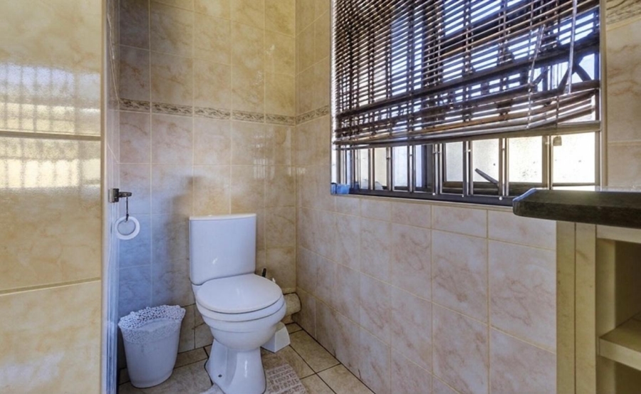 To Let 4 Bedroom Property for Rent in Glen Marais Gauteng