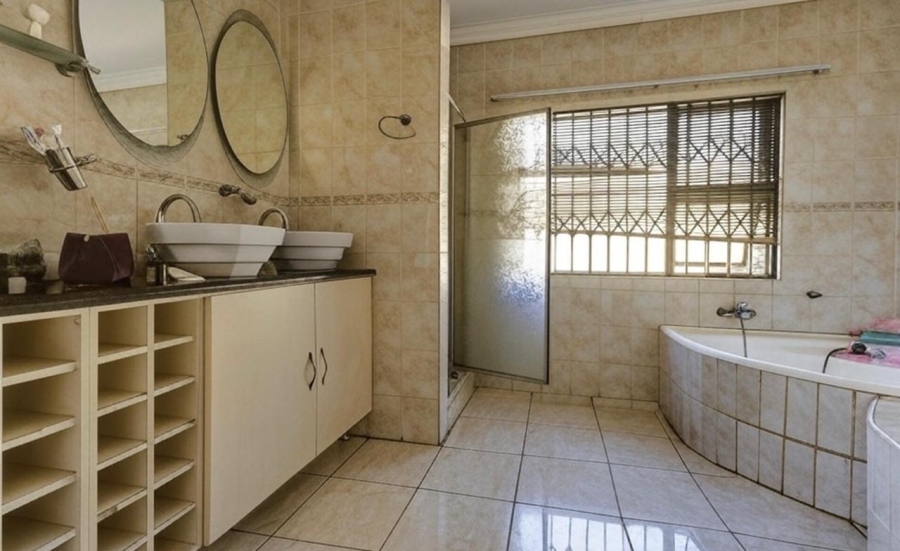 To Let 4 Bedroom Property for Rent in Glen Marais Gauteng