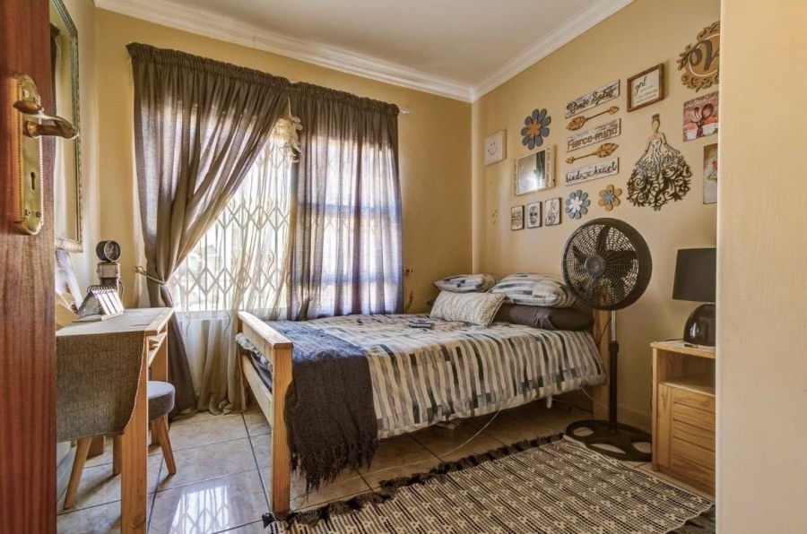 To Let 4 Bedroom Property for Rent in Glen Marais Gauteng