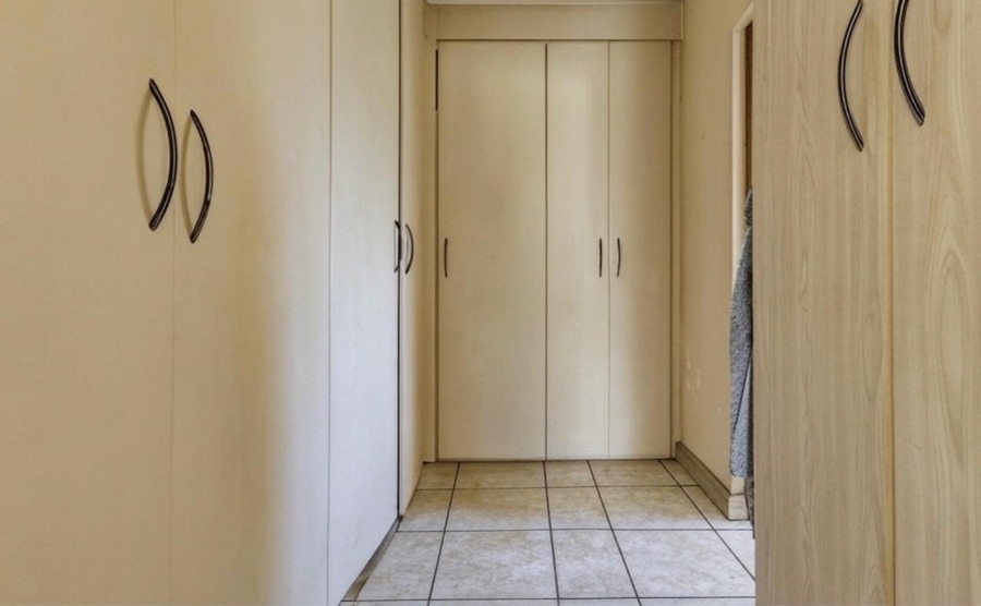 To Let 4 Bedroom Property for Rent in Glen Marais Gauteng