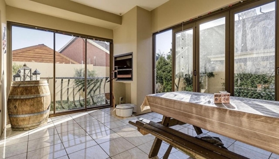 To Let 4 Bedroom Property for Rent in Glen Marais Gauteng