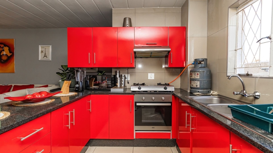 3 Bedroom Property for Sale in Glen Marais Gauteng