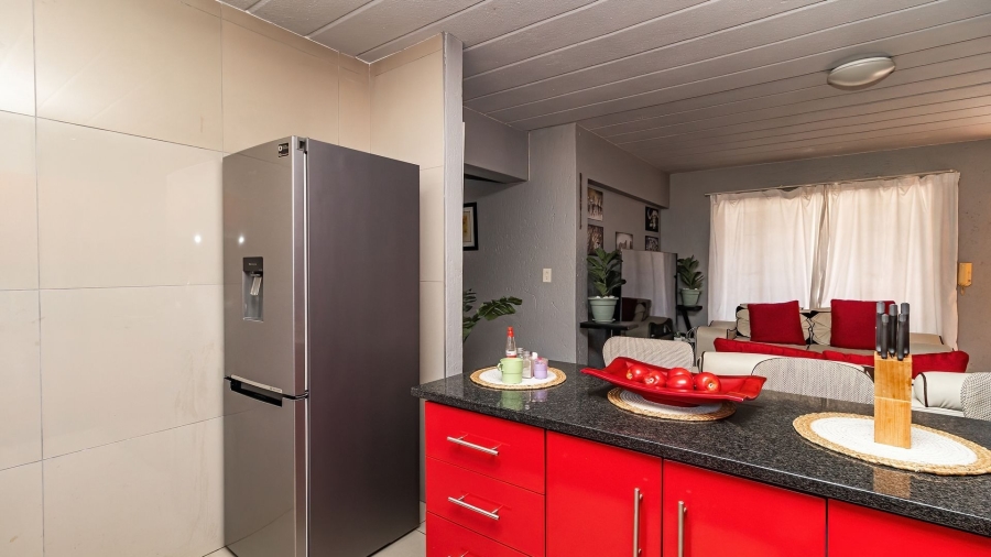 3 Bedroom Property for Sale in Glen Marais Gauteng