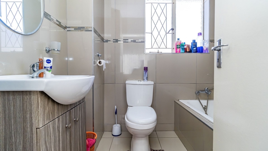3 Bedroom Property for Sale in Glen Marais Gauteng