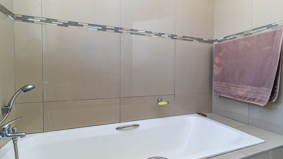3 Bedroom Property for Sale in Glen Marais Gauteng